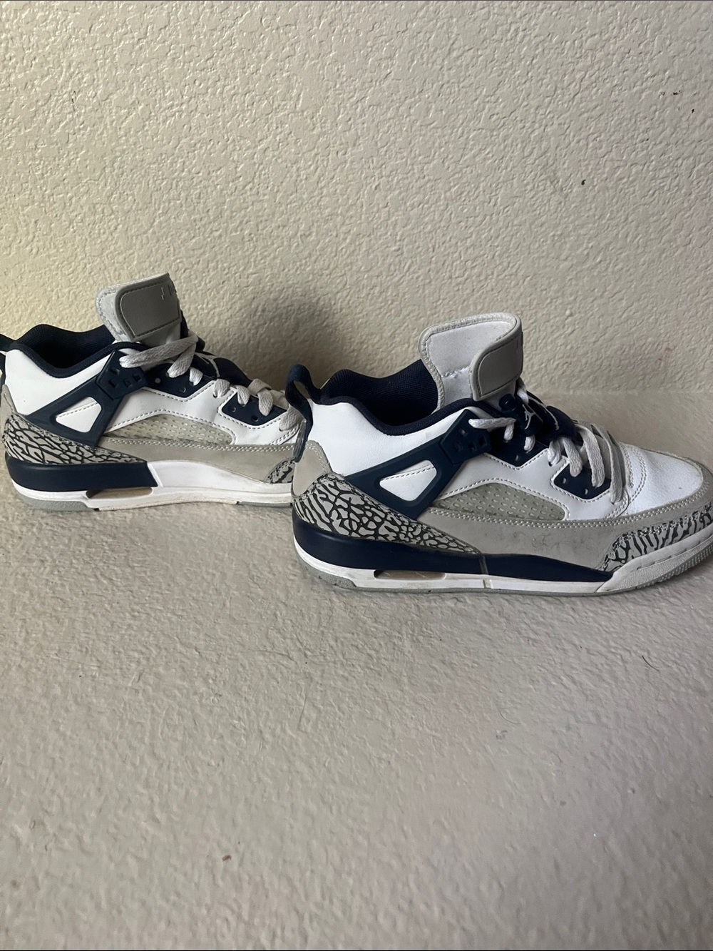 Jordan Kids White Navy and Gray Retro Sneakers. Slightly worn & dirty - Picture 3 of 4